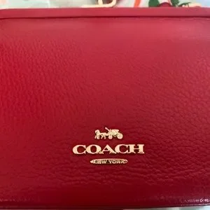 ♡最終値下価格♡COACH STRWB NORA ポーチ エレクトリックレッド ♡最終値下価格♡COACH STRWB NORA ポーチ エレクトリックレッド